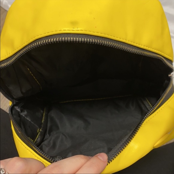 Detective Pikachu mini backpack - Picture 3 of 3